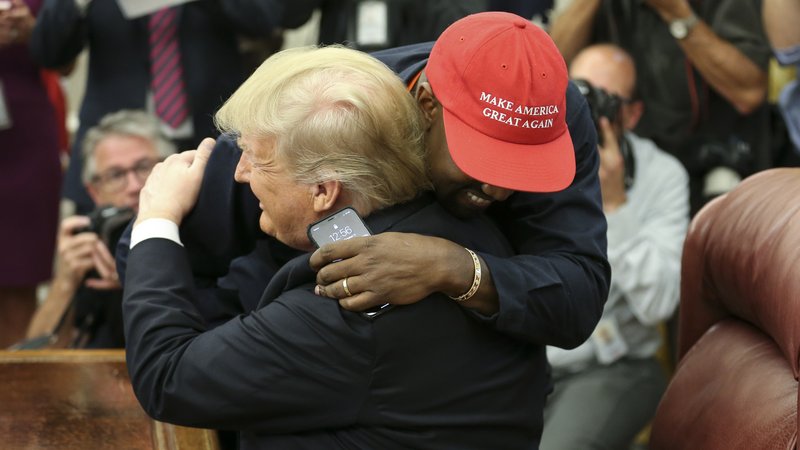 Kanye West abbraccia Donald Trump